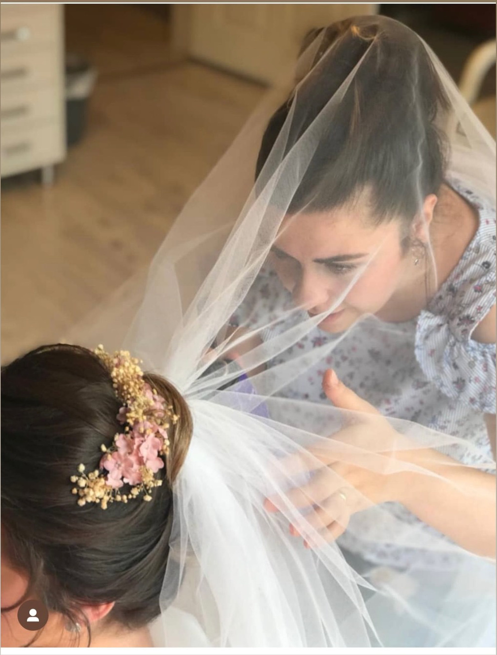 Mask salonunda gelin saçı ve duvak hazırlığı